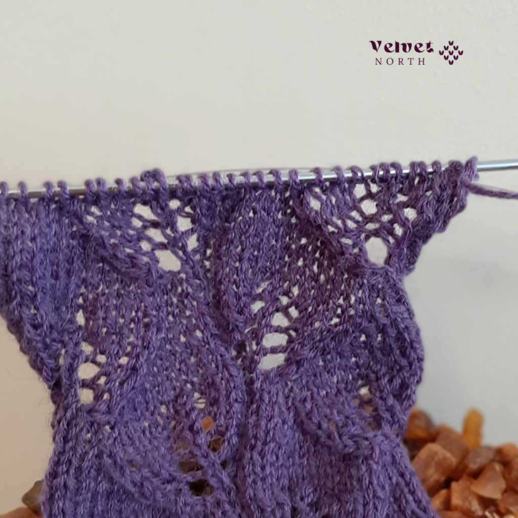 overlapping leaves stitch knitting