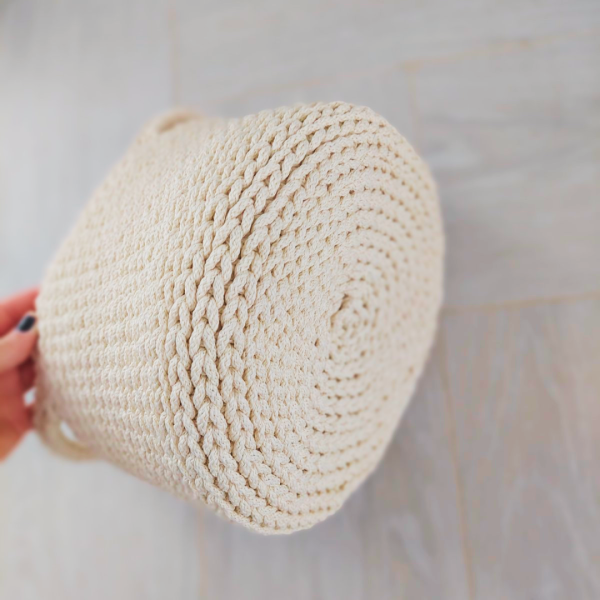 Midi size crochet basket with handles pattern